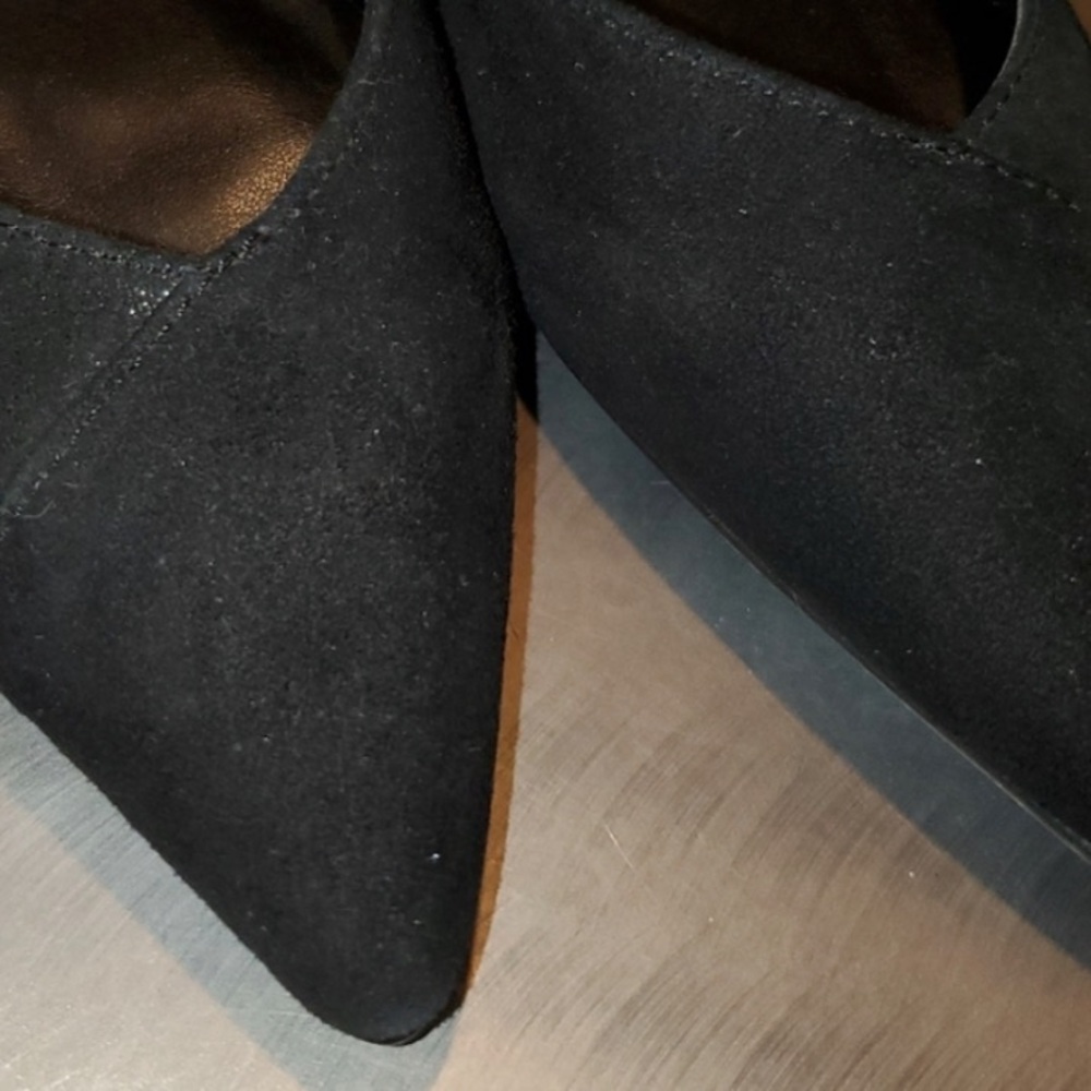 Donald J. Pliner Black Palma Point Toe Leather
Suede Skimmer Flats Size 7.5 - Picture 3 of 6